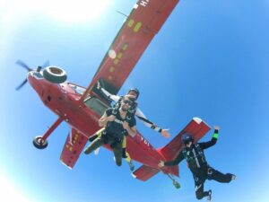 Read more about the article How to Train for Your First Skydiving Experience (Beginner’s Guide)